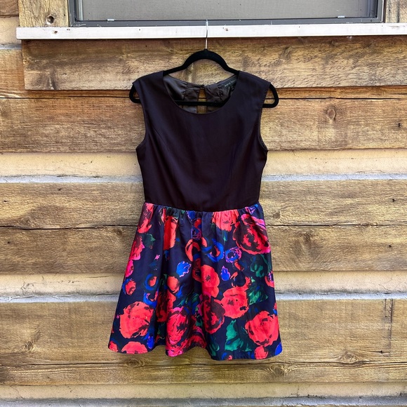 Jealous Tomato Dresses & Skirts - JEALOUS TOMATO Floral Fit and Flare Dress size Large